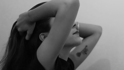 Hur du bär gotiska kjolar med hög midja – stylingtips