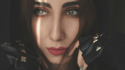 Gotisk sommarstil – lätta toppar och t-shirts i mörka färger