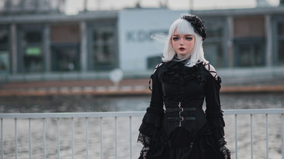 Gotisk väst som en del av dark academia-stilen