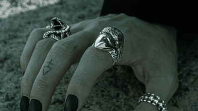 Goth på scenen – gotisk herrmode inom teater och drama